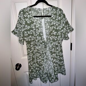 💚 Front Tie & Cut Out Green Floral Romper
